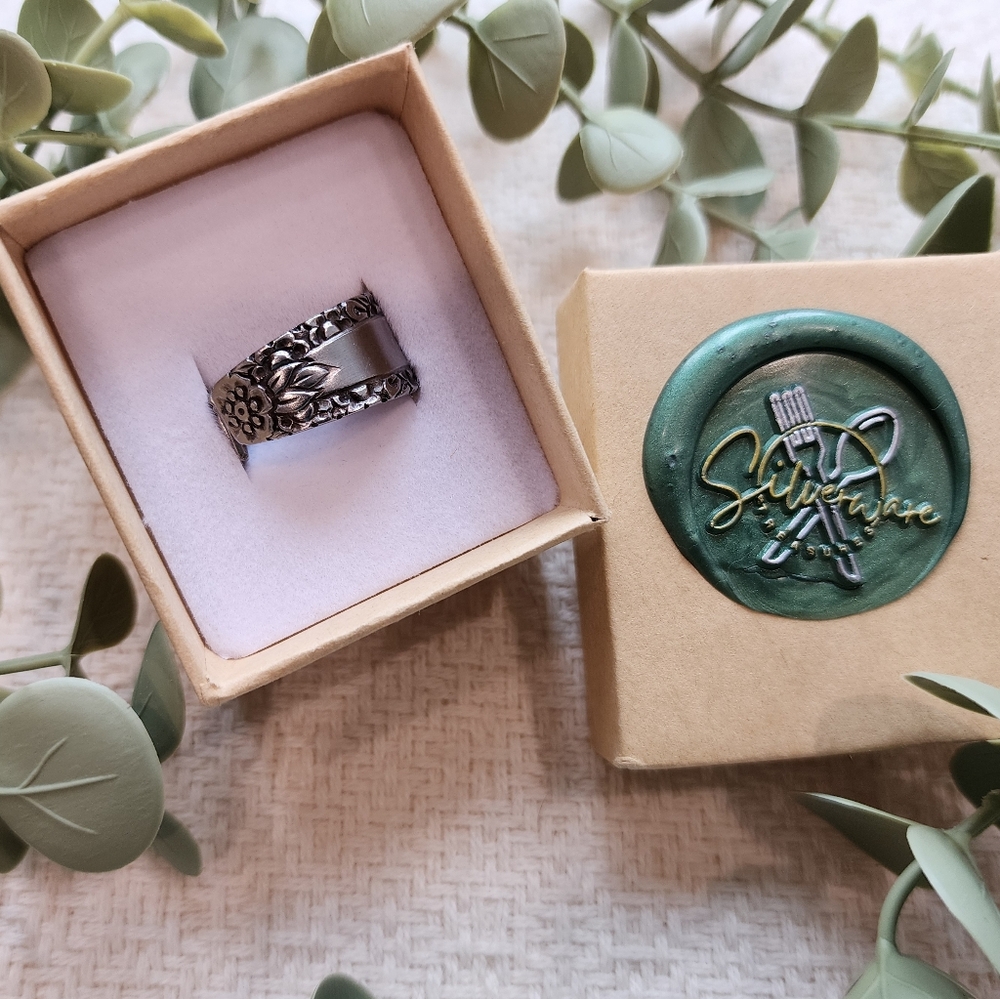 1950's Imperial 'Misty Morn' Stainless Steel Ring floral design - Picture 3 of 8